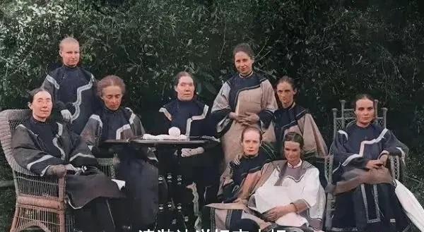 #满语和汉语的关系#正宗满语的口语前些年是濒临灭绝现在实际上已经灭绝，锡伯