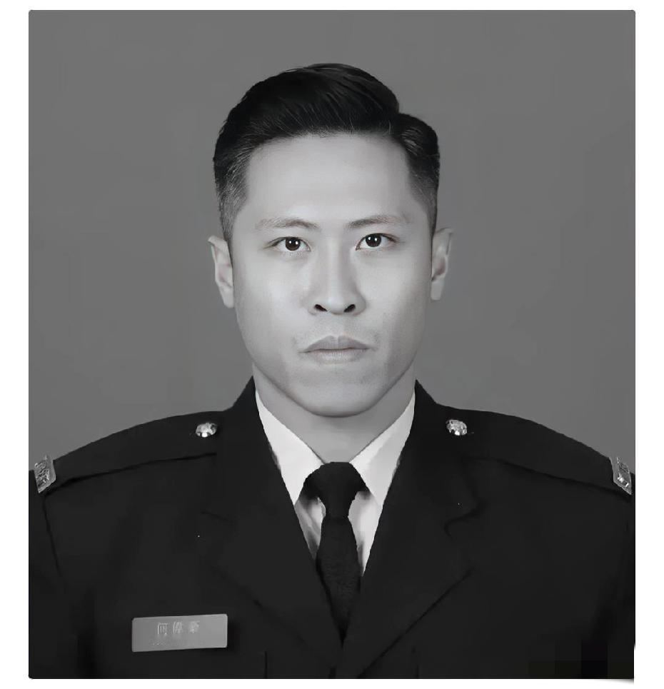 现在全网最难过的人估计就是何伟豪女友了吧，和她相恋十年的男友，救了别人却抛下了