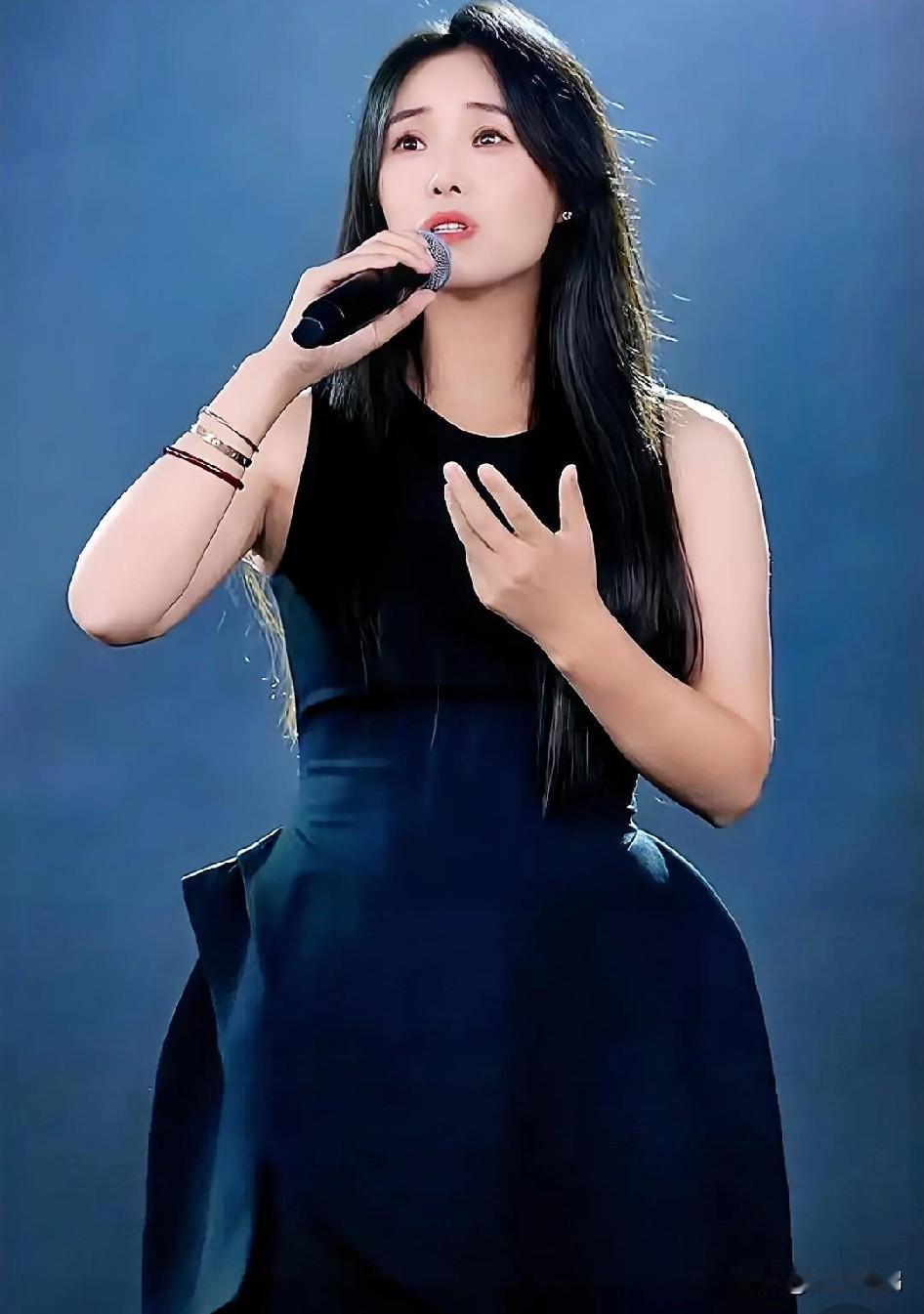 云朵线上演唱会昨晚在抖音开唱云朵线上演唱会，