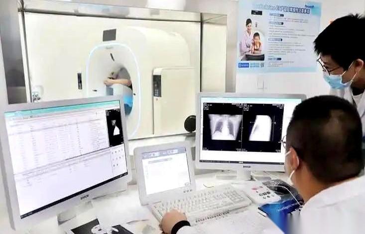 你以为只是个检查，其实是把一根管子，从你手腕或者大腿根，一路捅到你心脏门口。“