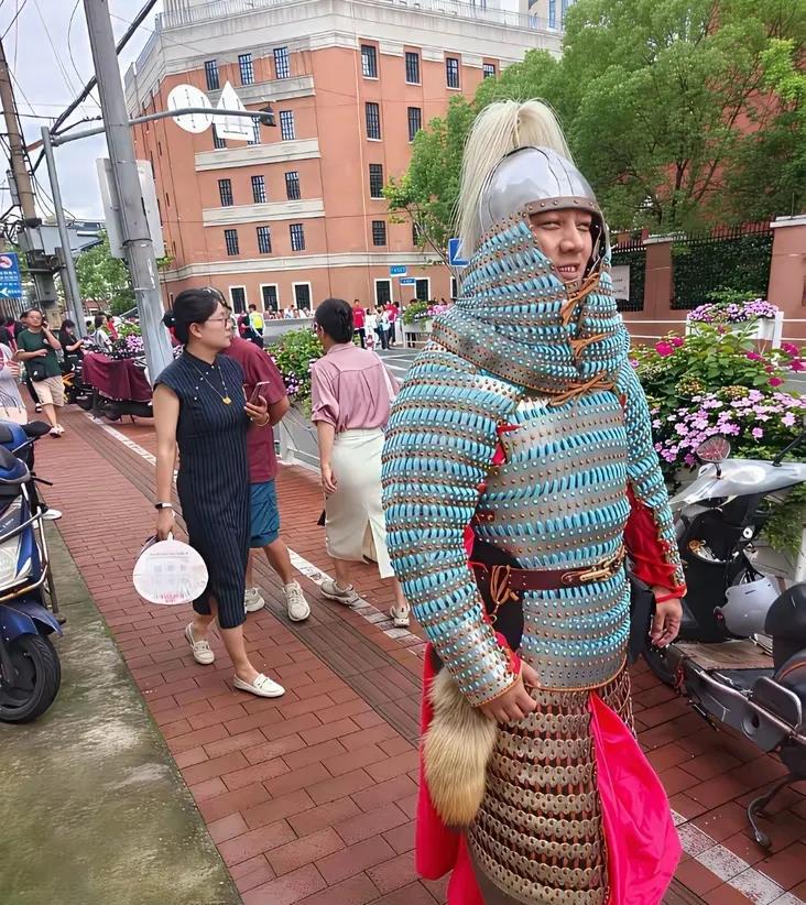 穿这送考，孩子得老高兴了吧