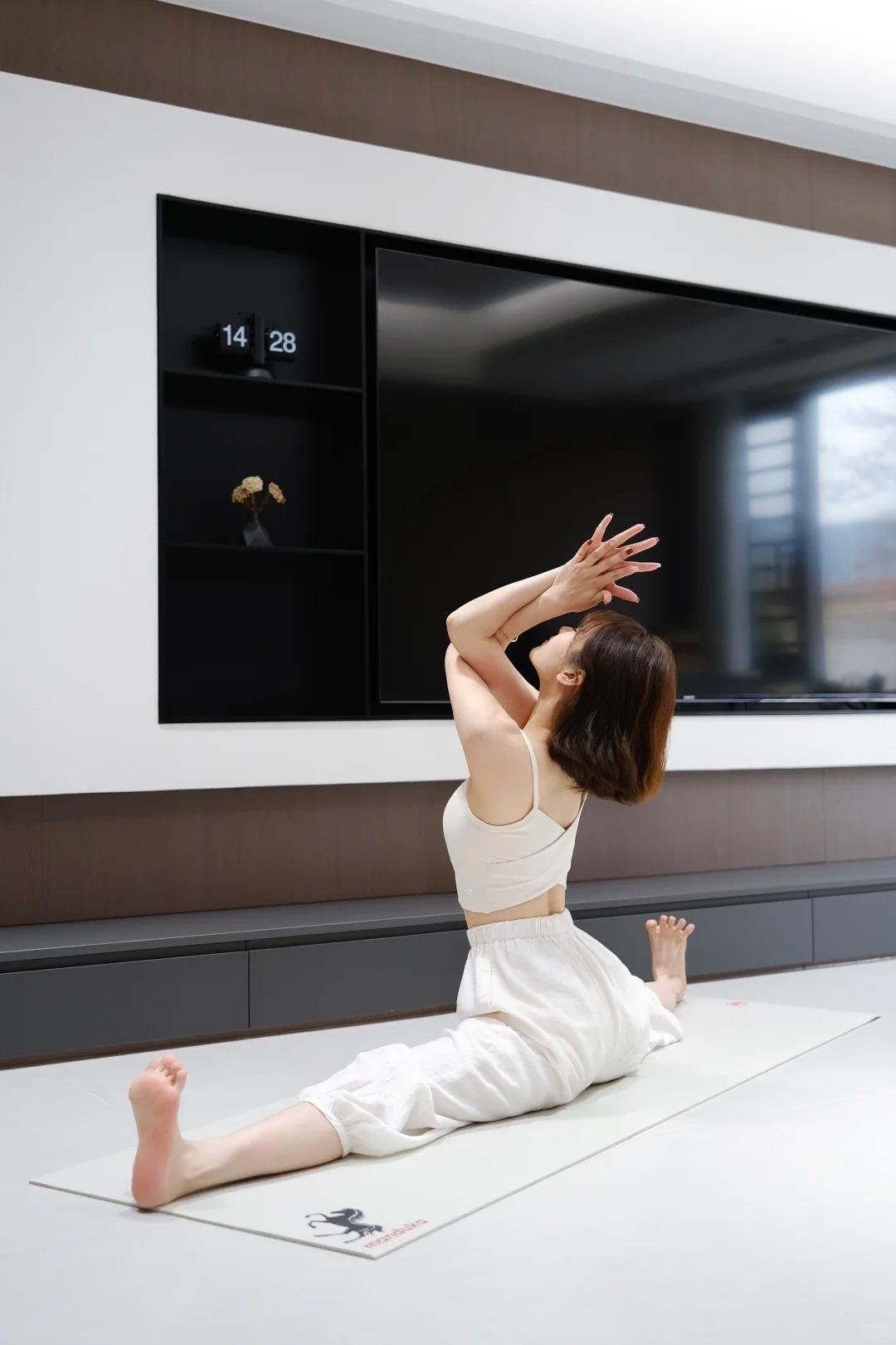 马年，不只是奔跑的季节，也是静下来，与自己对话的时光。当双脚稳稳踩在垫子上，像马