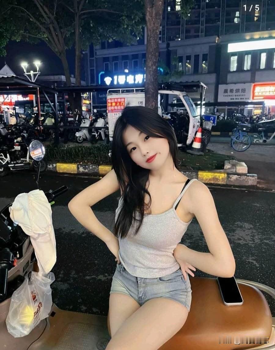 话到嘴边终是沉默，情到深处只剩放手。