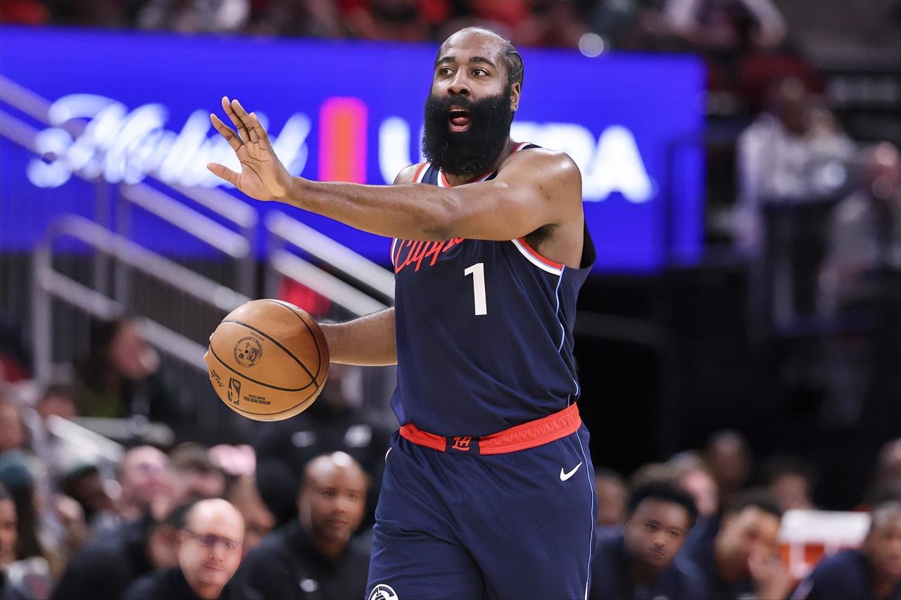 杜兰特：三弟，科林斯对记者说，保罗经常带领替补干爆你们首发啦？？？哈登：这都能