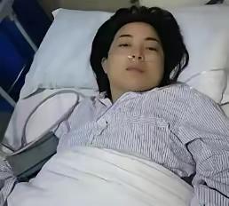24岁未婚妻病逝，他垫付30万医疗费，丧事刚办完，岳父递来红布袋：“12万彩礼还