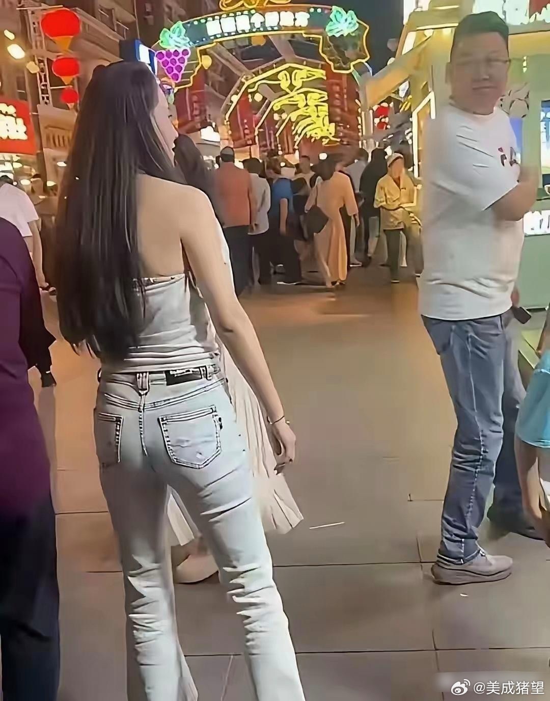 不怪汪峰对她一见钟情，真人确实漂亮