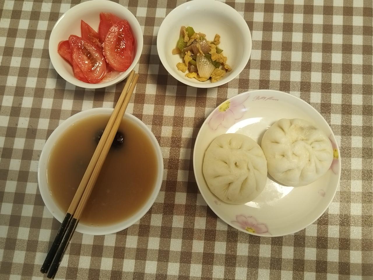 戒烟快半年了，身体有些发福。早餐只好精简今天还是以素为主大家觉得如何？