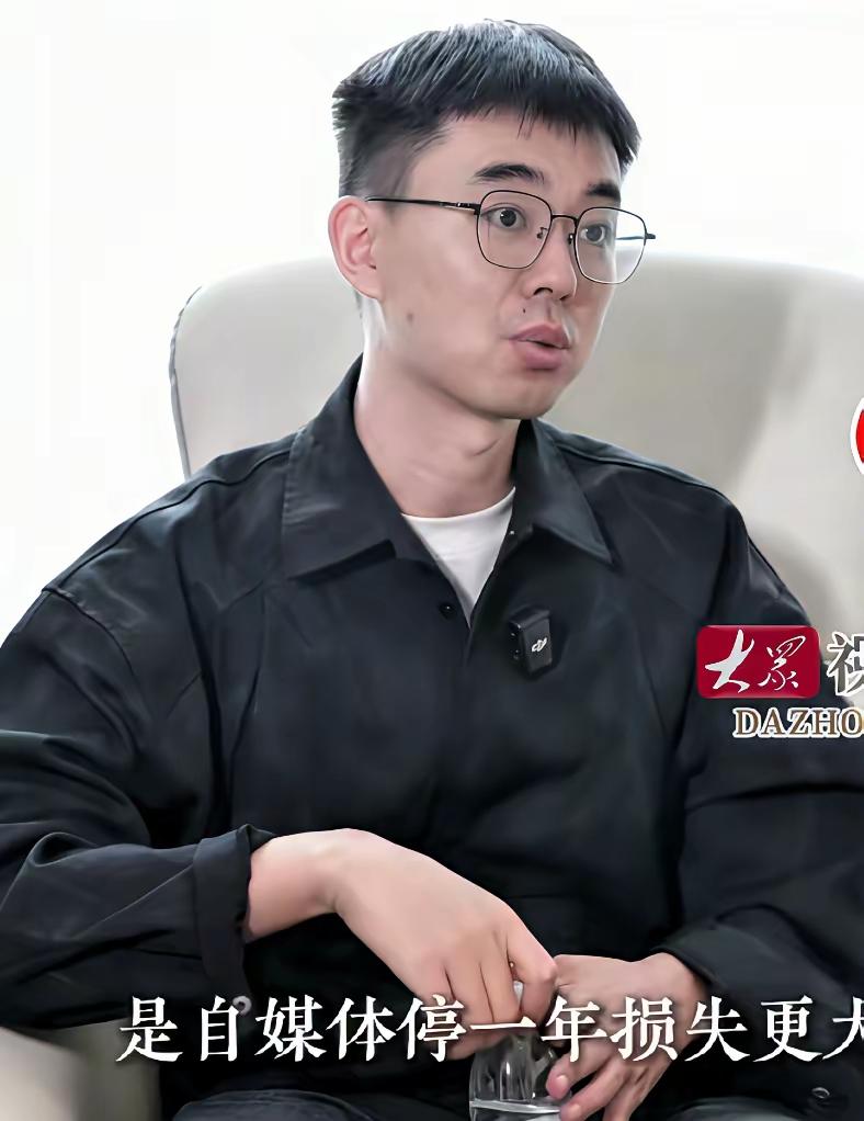 耿同学接受最新专访，揭露了一个可怕的事实：与一个博士毕业证相比，自媒体停更一年损
