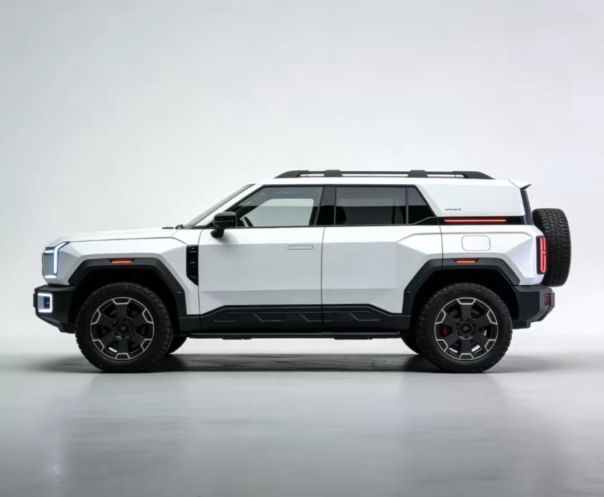 刷到一张「方程豹钛9」的图片，有点像钛3的放大版，又有点像豹8的肌肉版，光看颜值