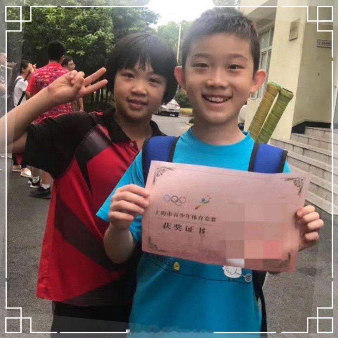 两个“萌娃👶🏻”如今也是等比例长大了！继续加油！未来可期！2026年泰国羽毛