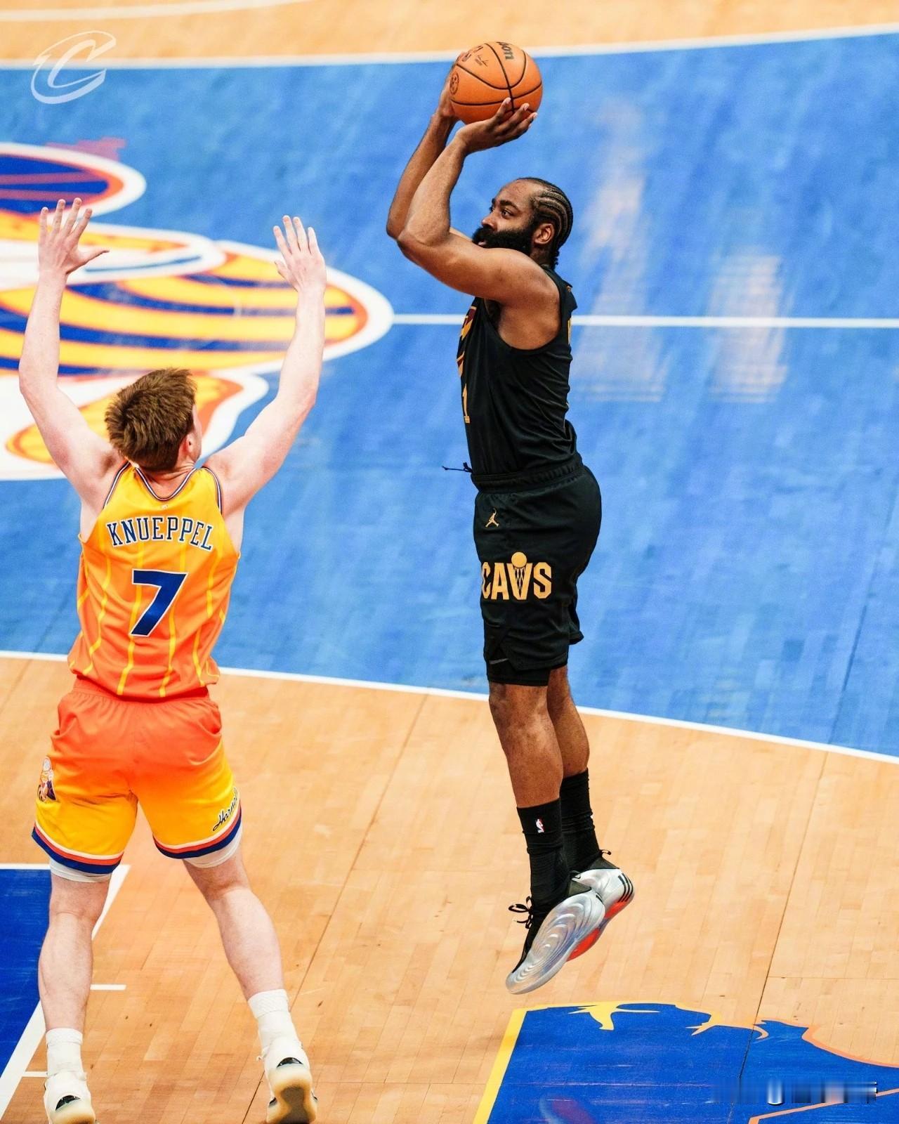 孤独求败，哈登加盟骑士以来豪取5连胜!在今天骑士与黄蜂的比赛中，哈登全场出战