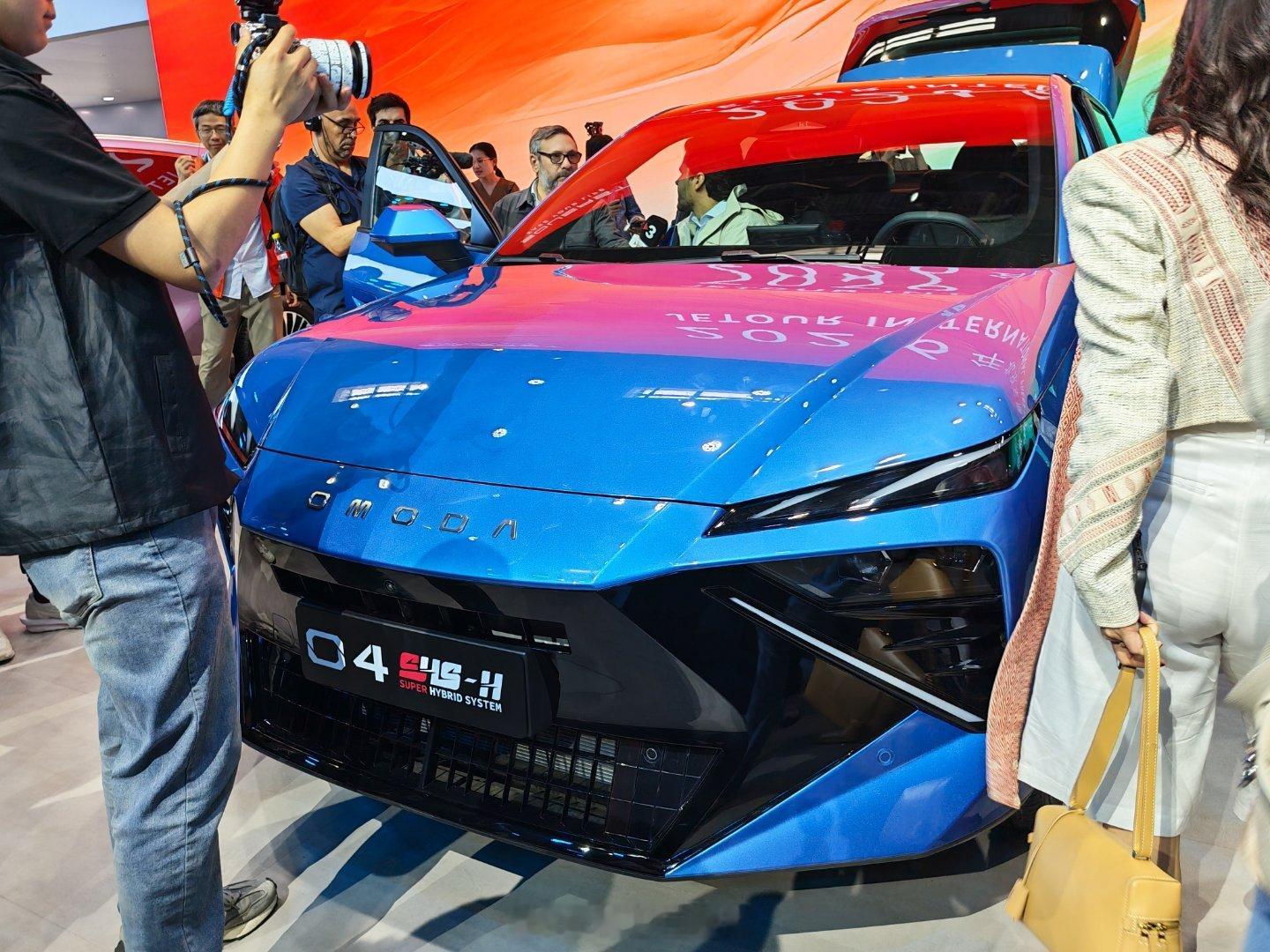 奇瑞做个人吧，展台太多小老外，搞得像海外车展一样2026北京车展奇瑞