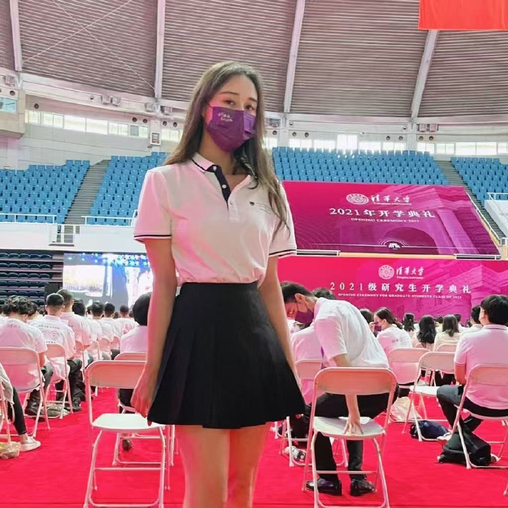 何超欣和章泽天也认识呀，感觉俩人不是混一个圈子的呢#何超欣章泽天合照##章泽天去斯坦福上课了#​