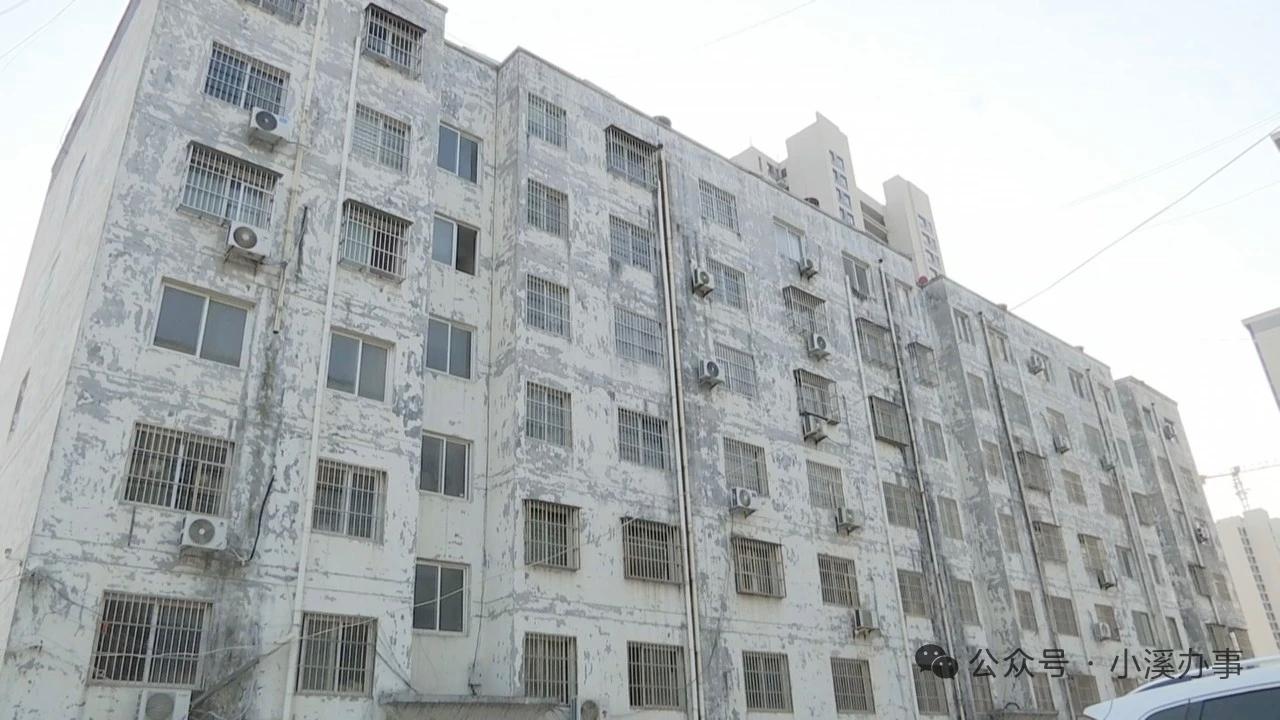 住了十几年的小区突然停暖，居民：谁拆了我们的供暖泵房？山东省枣庄市天意小区，