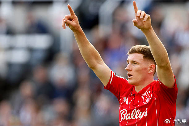 诺丁汉森林无论是俱乐部管理层的向上对老板的管理，还是马里纳基斯引入足球主管埃杜