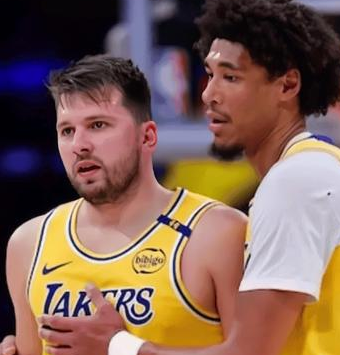 东契奇31分，湖人季前赛一分惜败国王。NBA季前赛，湖人主场迎战国王，这场比赛，