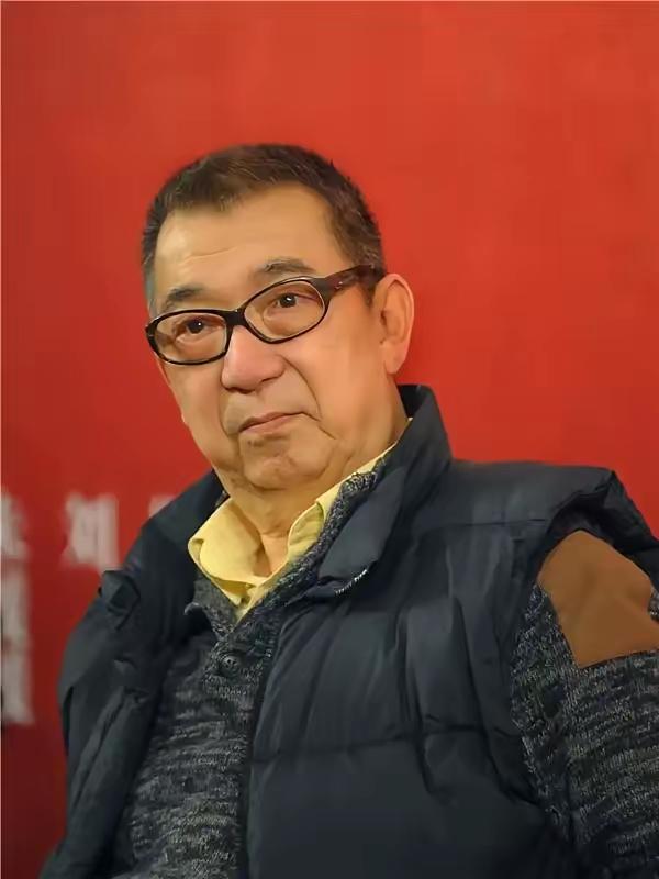 郭宝昌说养父比养母大四十二岁，又老又丑，坏事做绝。养母年轻貌美，她却深爱着养父。