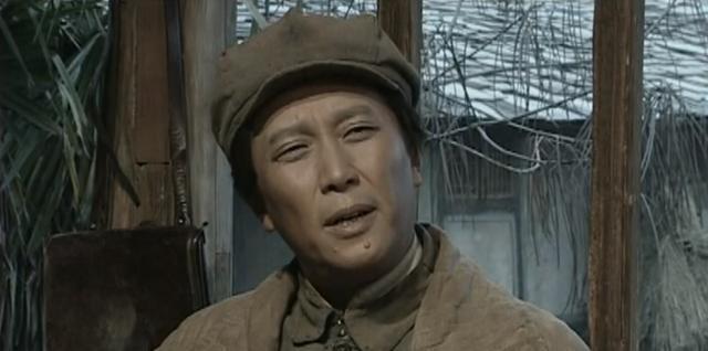 毛主席坚持转兵贵州，多数人都同意，不料博古却说：没有李德的同意，你们能向共产国际