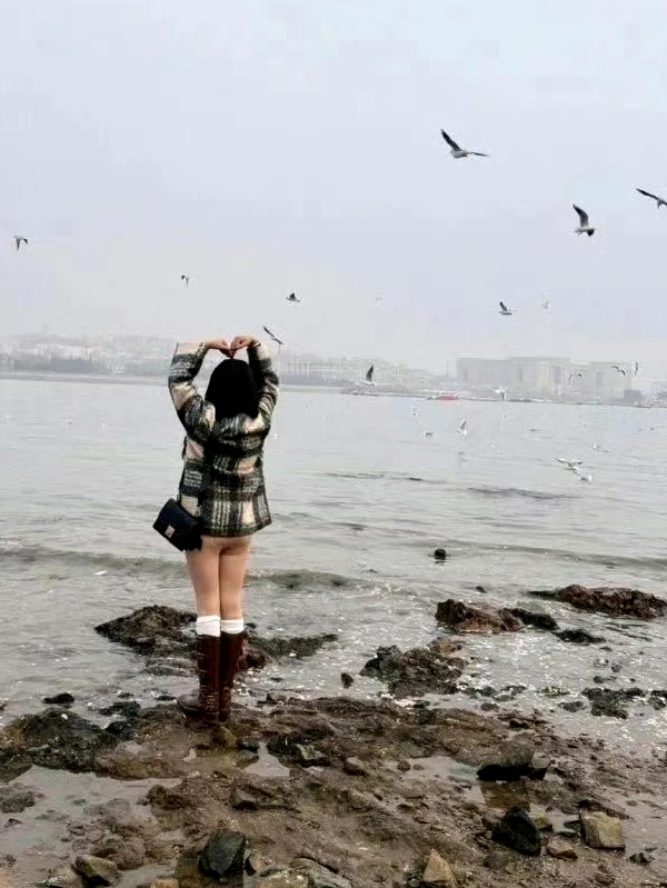 姐，要不还是穿上吧​