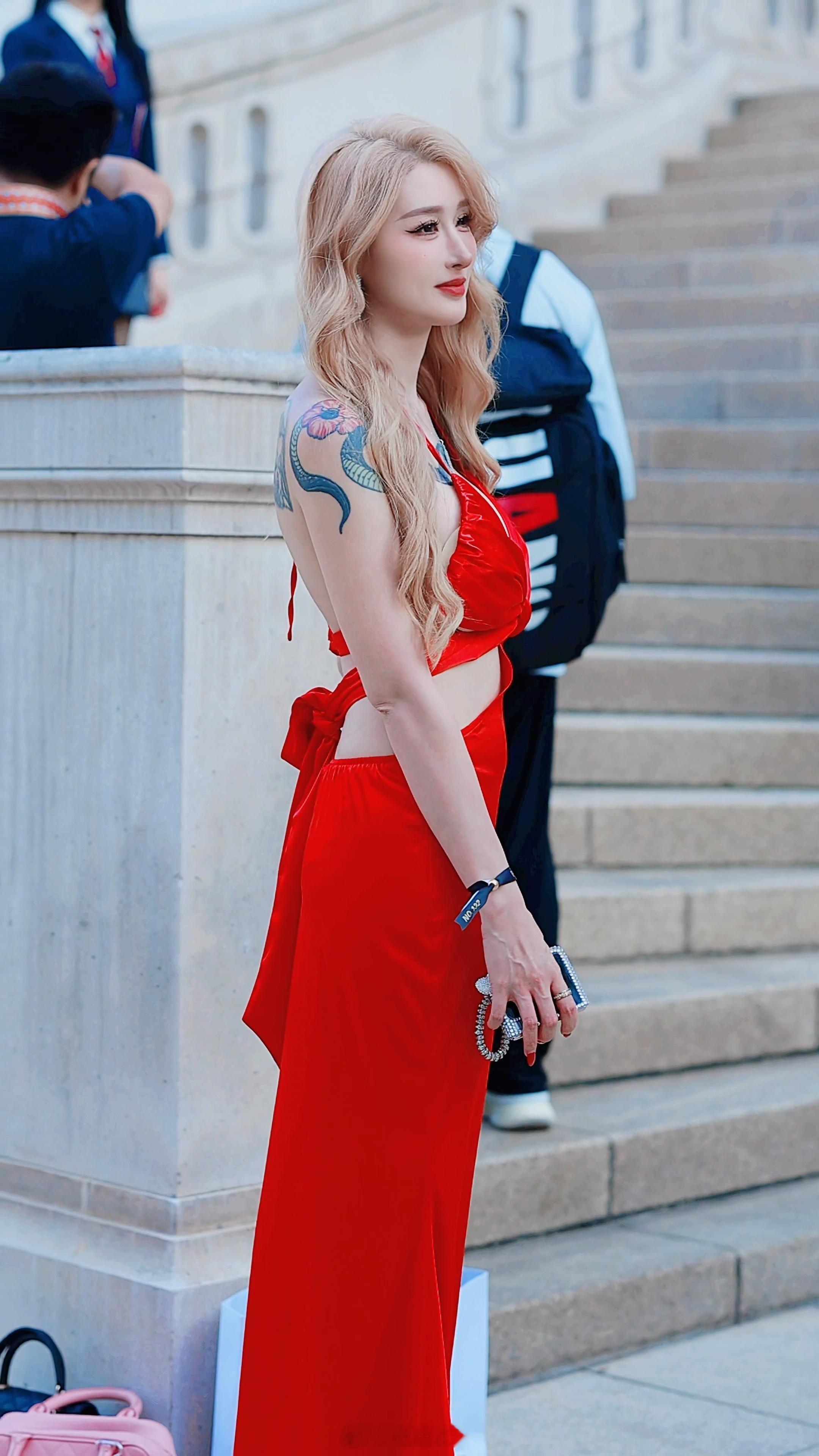 【成都街拍】周三，宝贝们早安！丨摄影拍照每日穿搭​​​