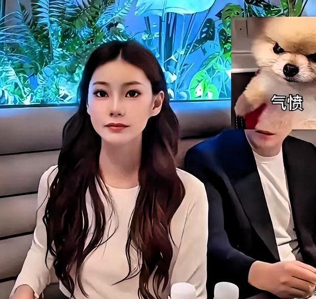 汪小菲发飙，全程在吵。马筱梅在旁边补口红，静静笑着看他。换成别人，要么对吵，