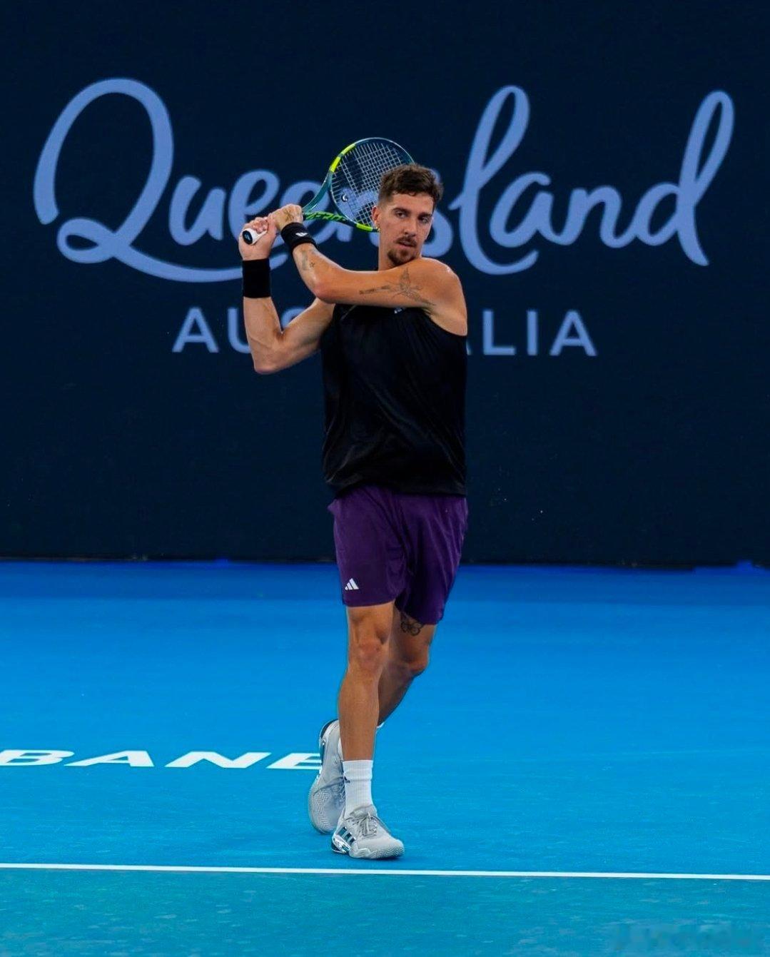 科基纳基斯在布里斯班赛复出，他透露之前接受手术把一个死人的跟腱移植到自己的手臂上