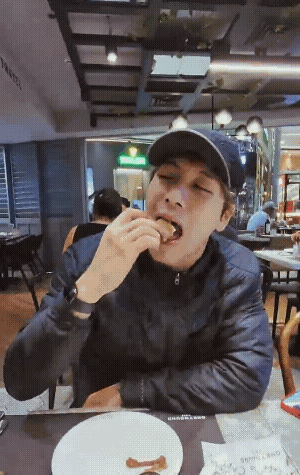 王嘉尔这一天到底做了多少事王嘉尔的日常太有感染力！从健身到演出连轴转还能保持最