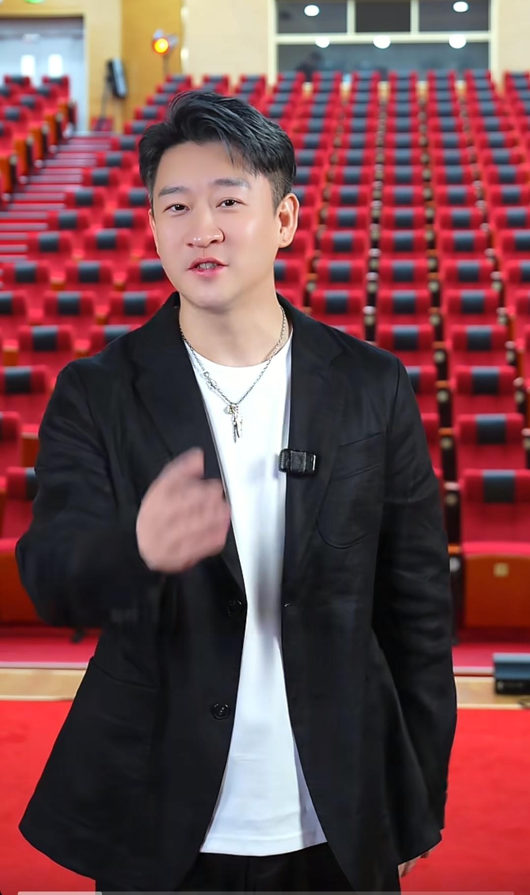 曹云金与聚友轩，良性流量互动典范。“曹云金主理推荐一城百味”话题出现以来，在