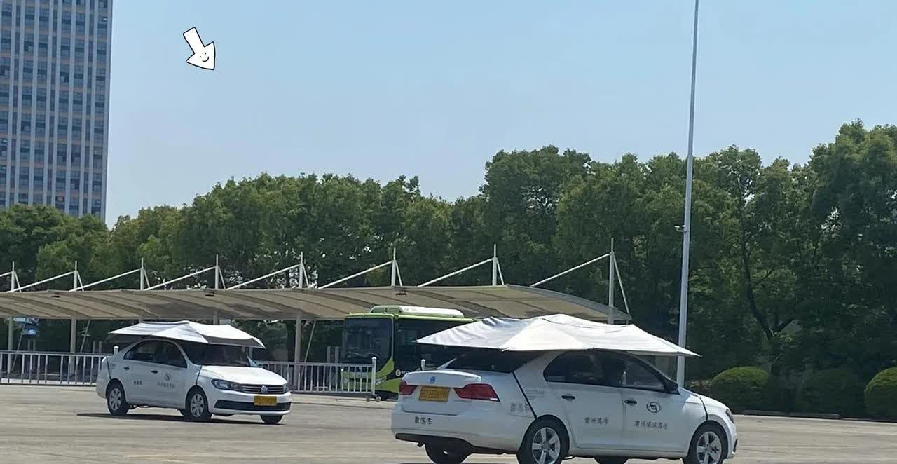 家人们，我发现我的考驾照经历10分有意思，开始报驾照的时候，我准备报个简单的，结