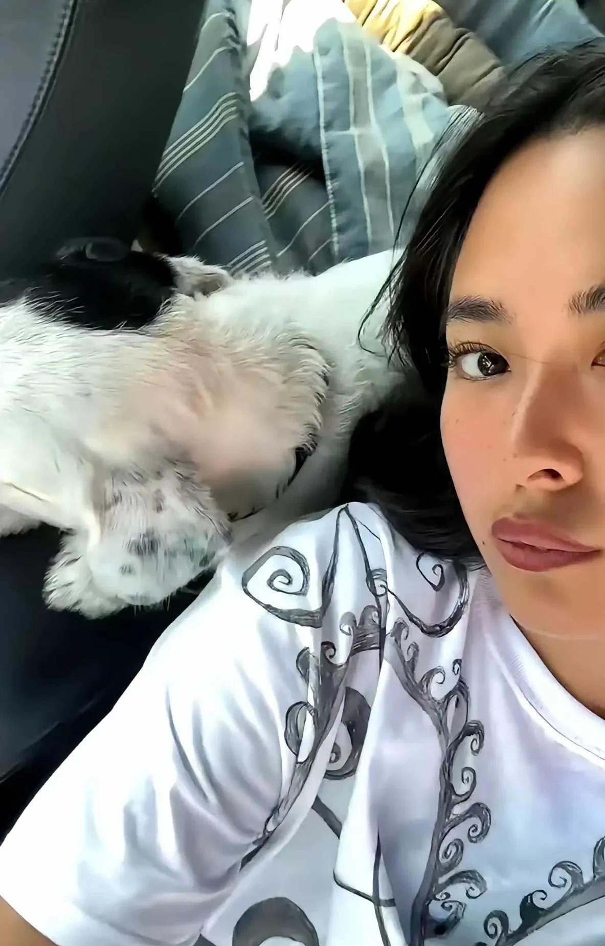 还好姜文的混血女儿不像姜文，要不然真的就没有现在的美丽，姜文第一段婚姻是和法国