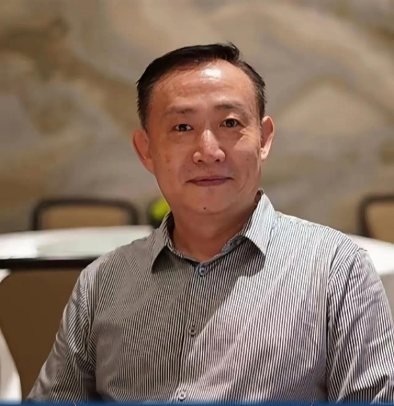 不知大家发现了没！卢麒元的“通天人物”不光是描述某些人会飞，更多的是揭示某些人将