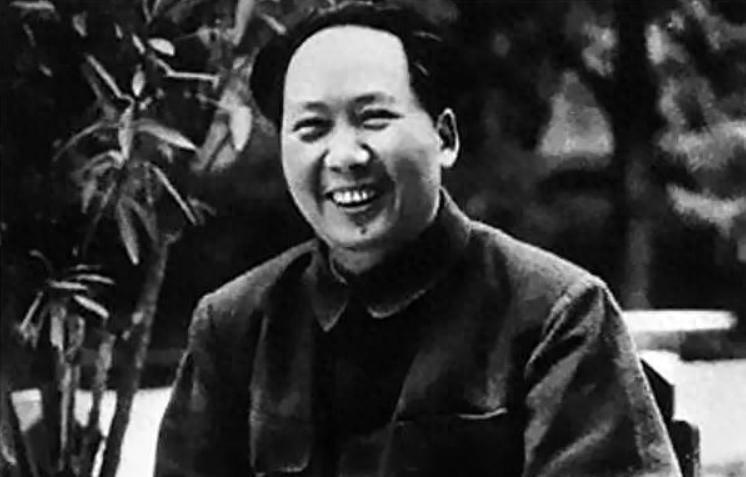 毛主席1957年路过沈阳时特意询问军区司令，黄毛丫头在哪里？想吃她亲手做的饭！