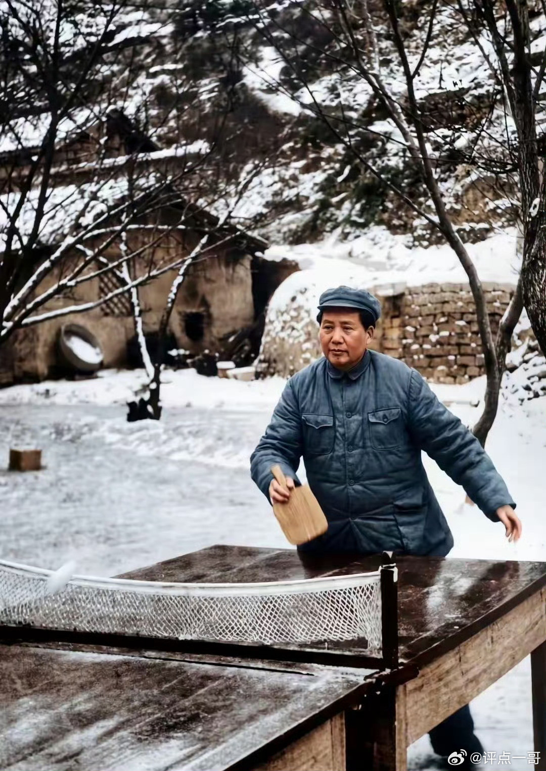 1946年，毛主席在雪地里打乒乓球。80年弹指一挥间，伟人音容笑貌永在！