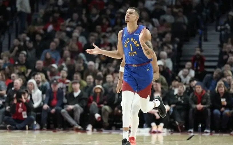 戴维斯与小波特谁更适合勇士？如果不考虑健康当然是戴维斯了，前者可以带来点不止是