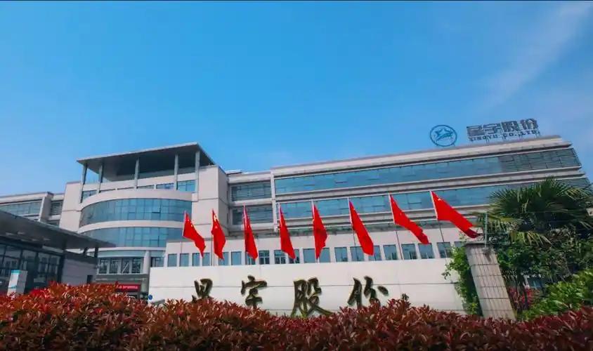 “当天签，补偿半个月工资。” 星宇股份的HR把这句话重复了400多遍。202