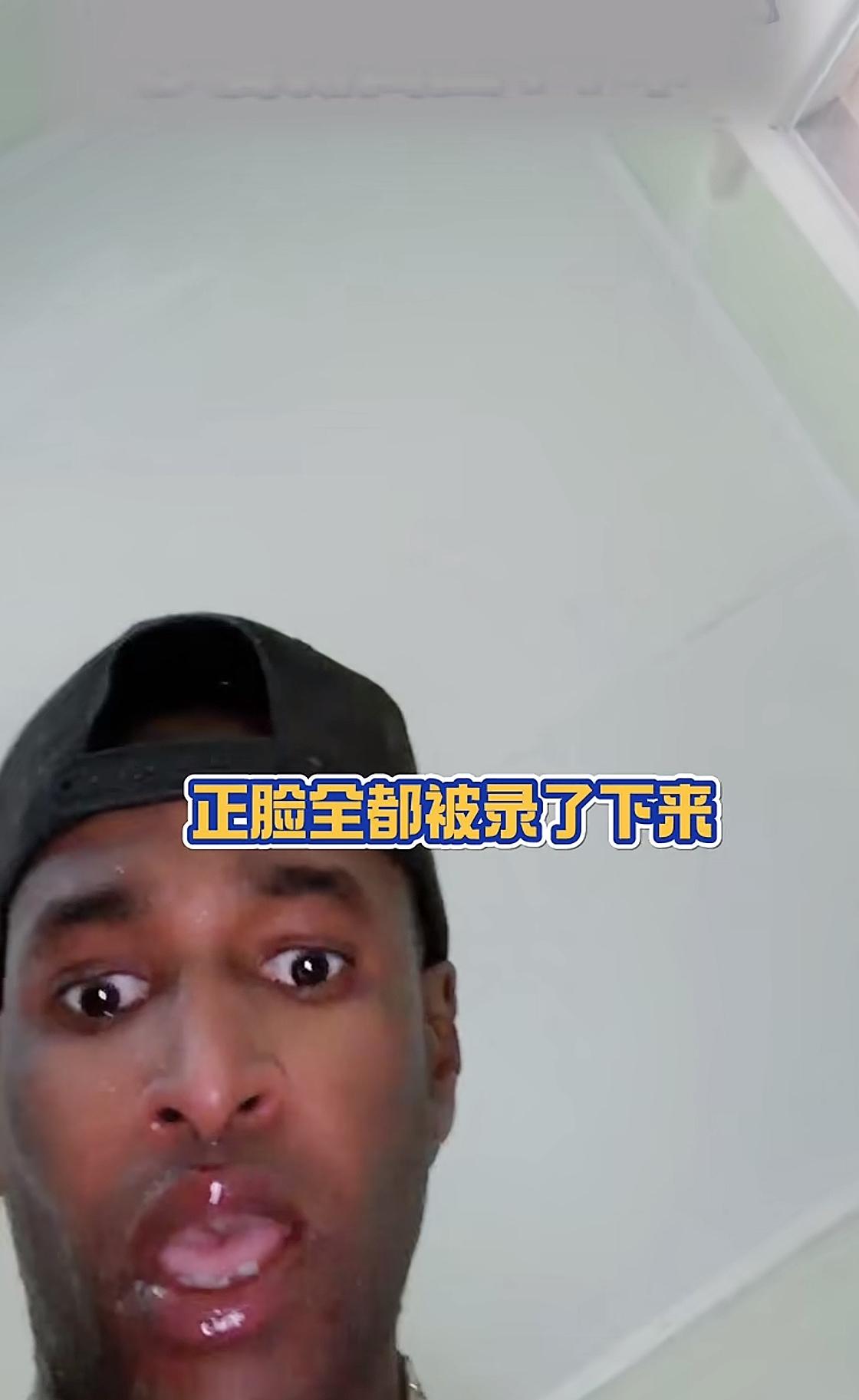 博主莉莉安在新西兰住了12年，第一次在家门口遭遇当街抢劫，当时她正在直播，而劫匪