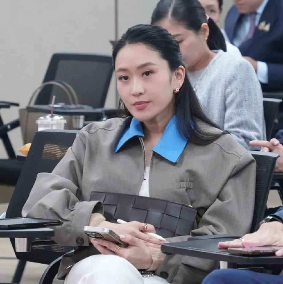 佩通坦做出取舍！为了为泰党未来，她将彻底辞去党派魁首之位，退出政坛回归家庭，没