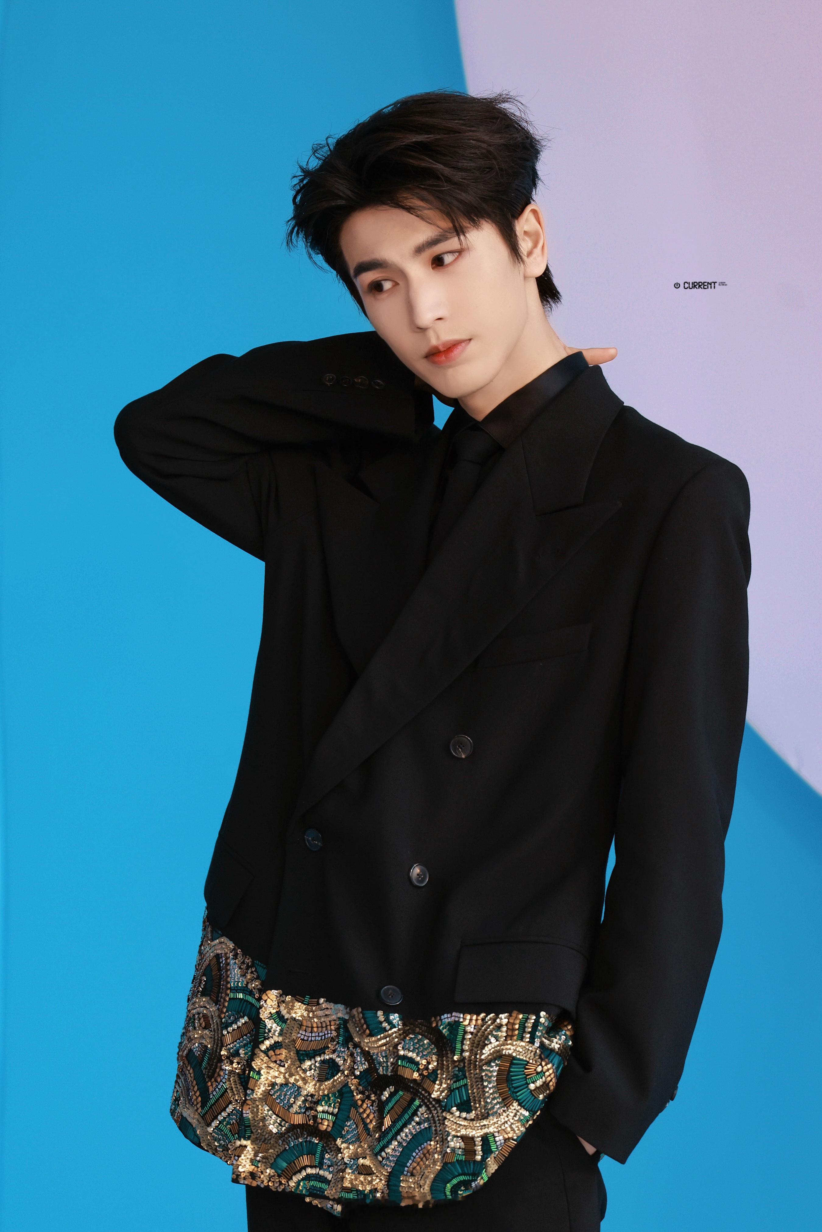 男明星场之张凌赫王安宇刘宇宁敖瑞鹏李现邓为出图了，红毯精致男演员系列！