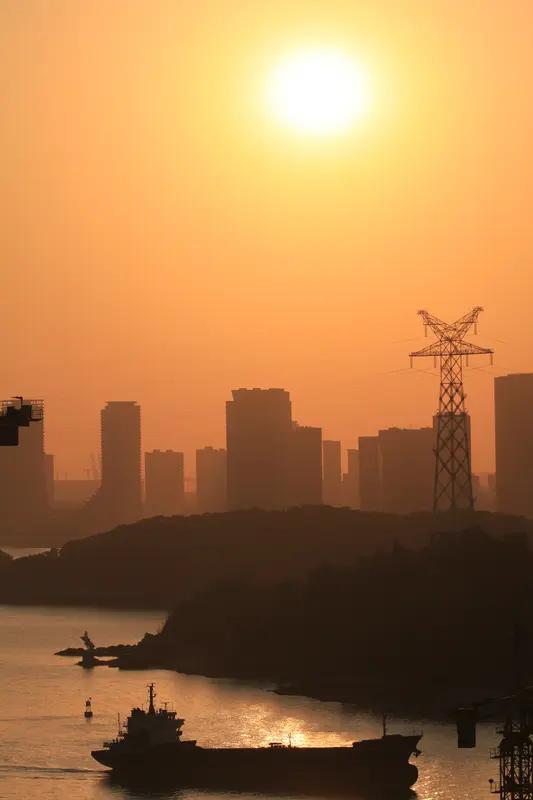 去年高考过后，侄女心知考得不怎么样，就如实对我哥说考试成绩不理想，八成上不了大学