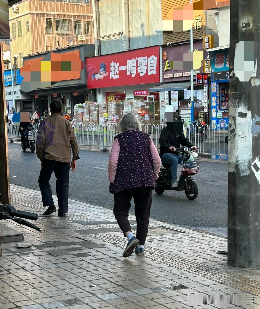 养儿防老？这不过是人们给自己最大的一场洗脑而已，现在这个年代养儿都不能防老了