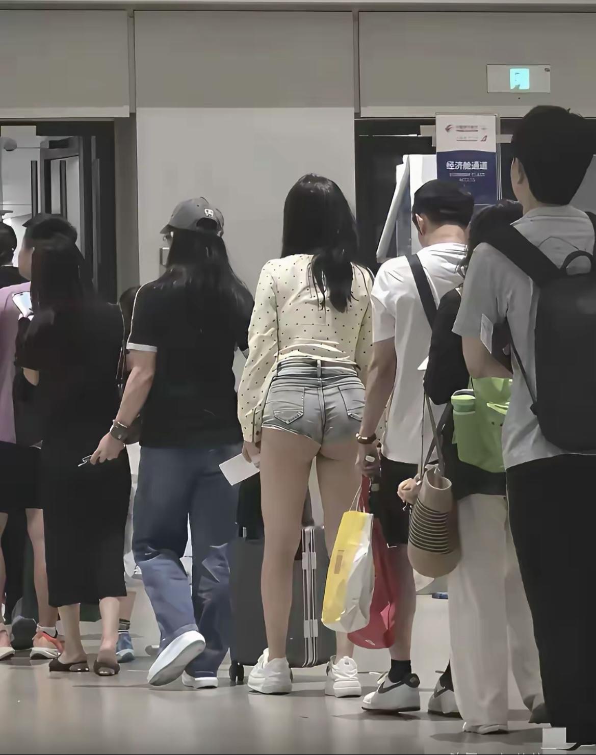 [捂脸哭]这是几分裤？