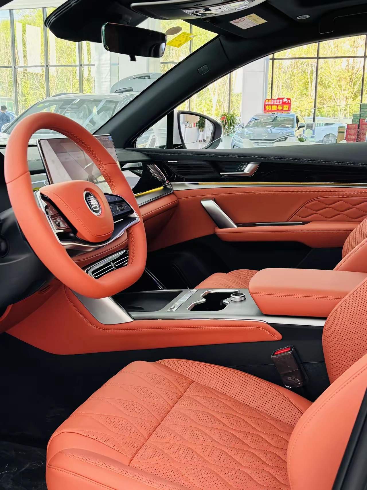 在纯电与燃油的争论喋喋不休之时，“大电池混动”可谓是融合了两者之长，实在是太香了