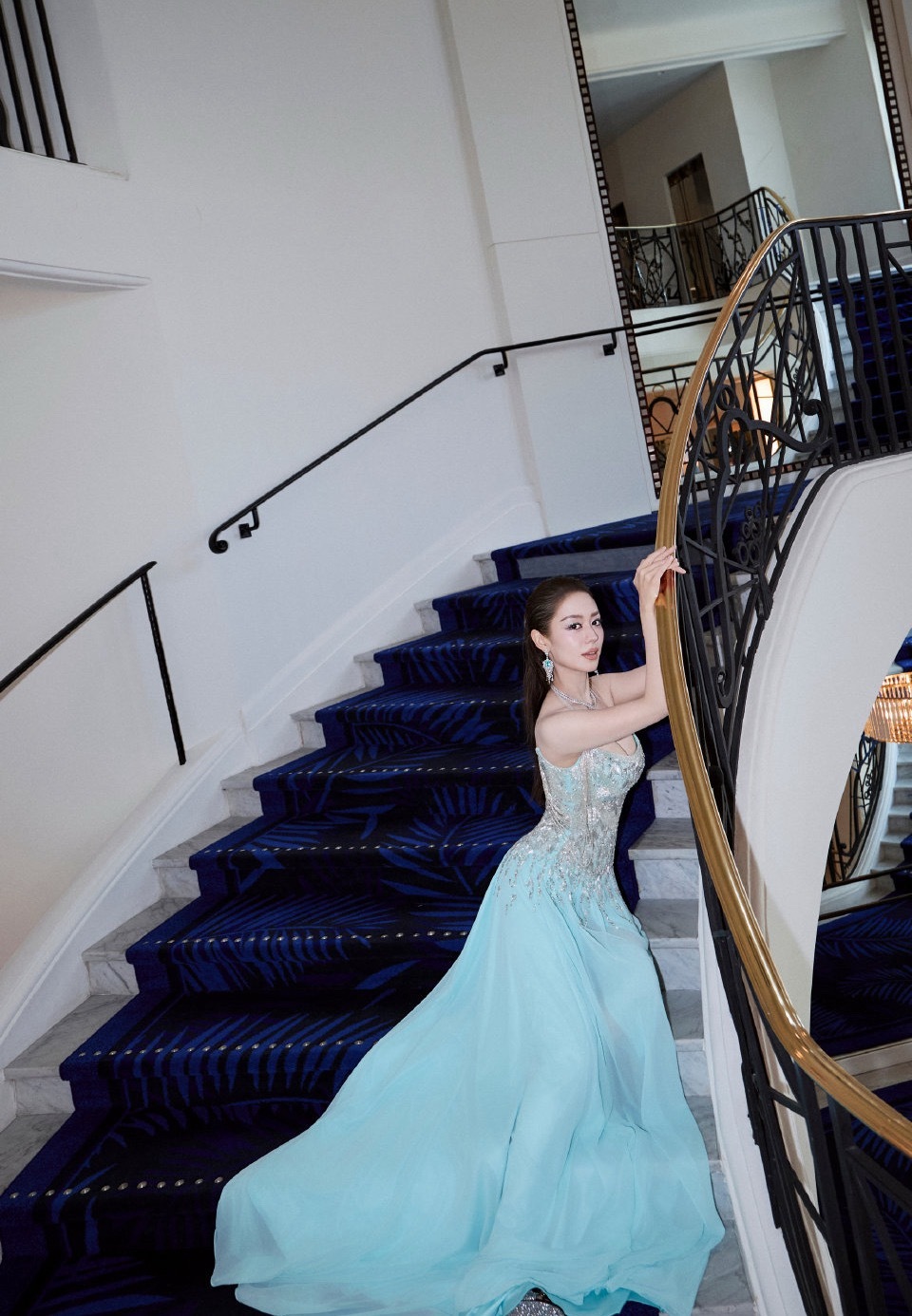 吉娜爱丽丝吉娜爱丽丝