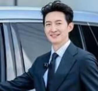 王阳代言比亚迪海狮08是一台大尺寸家用多功能运动型汽车（英文缩写SUV），全系