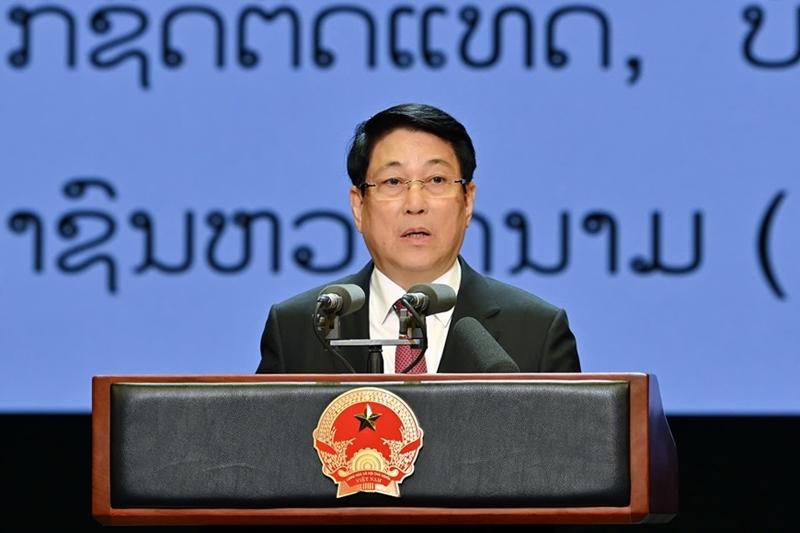 在老挝国庆50周年之际，越南除了举行典礼予以纪念外，还特别怀念了老挝的国父凯山·