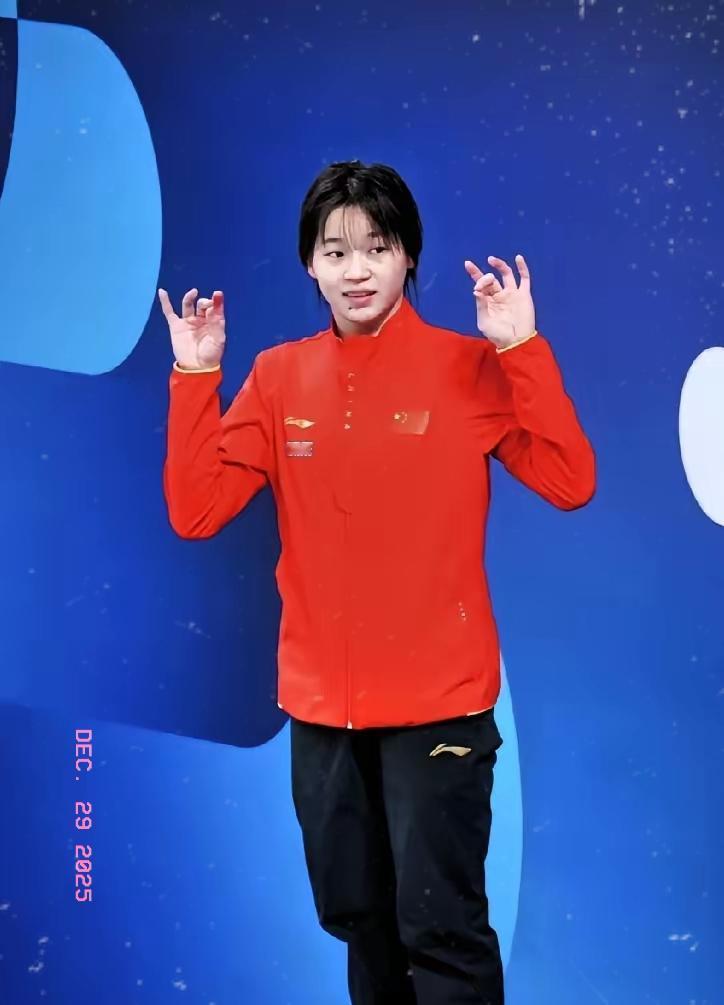 全红婵签下一个国际代言的钱，够陈芋汐拿30个世界冠军。单站跳水世界杯冠军奖金约6