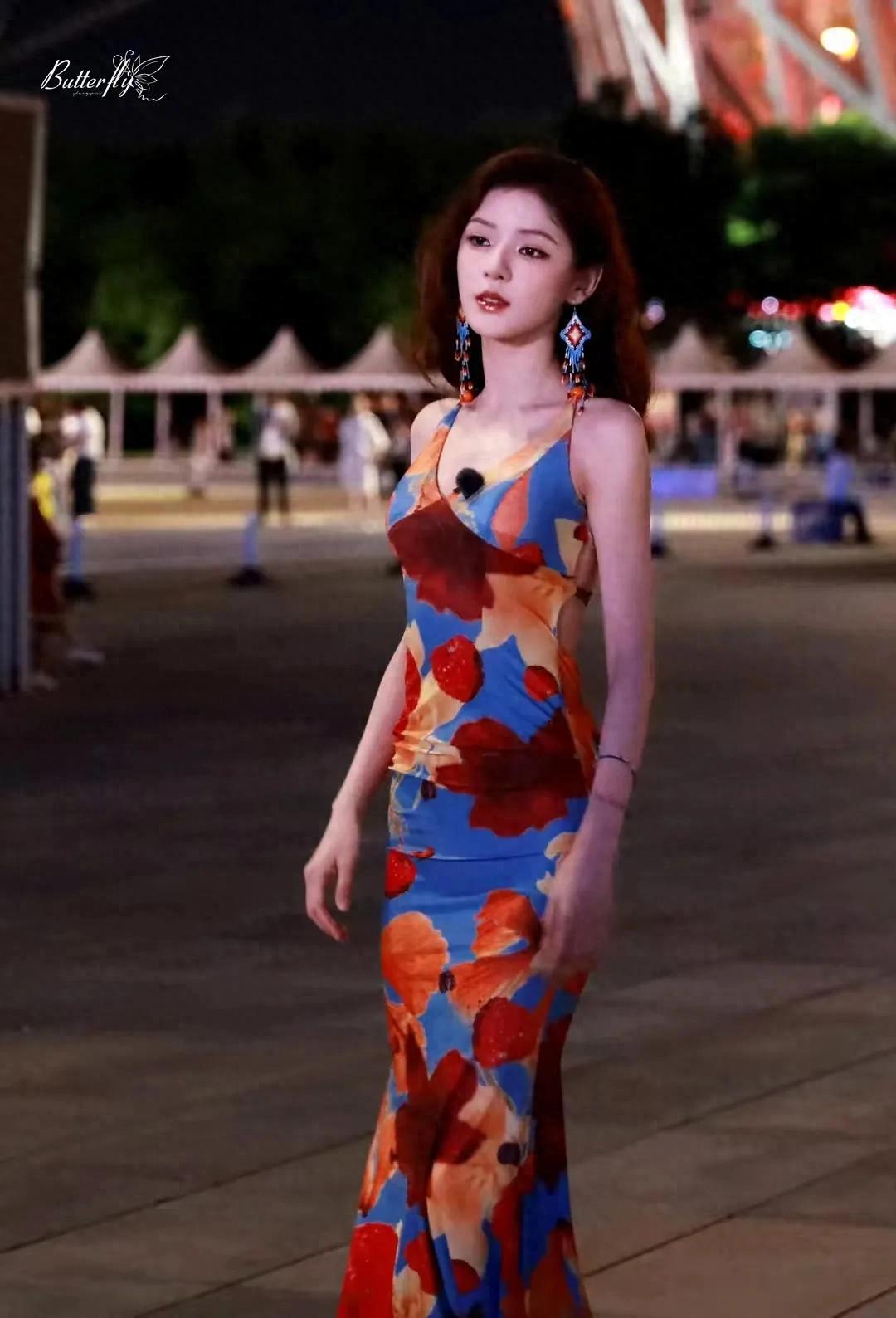张予曦最新综艺节目路透，今天是港风明艳大美女