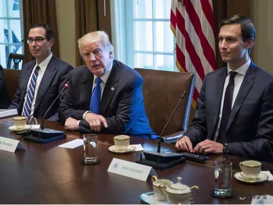 据外媒综合报道，特朗普被称是傀儡总统，大女婿库什纳才是真正的“大脑”，而伊万卡被