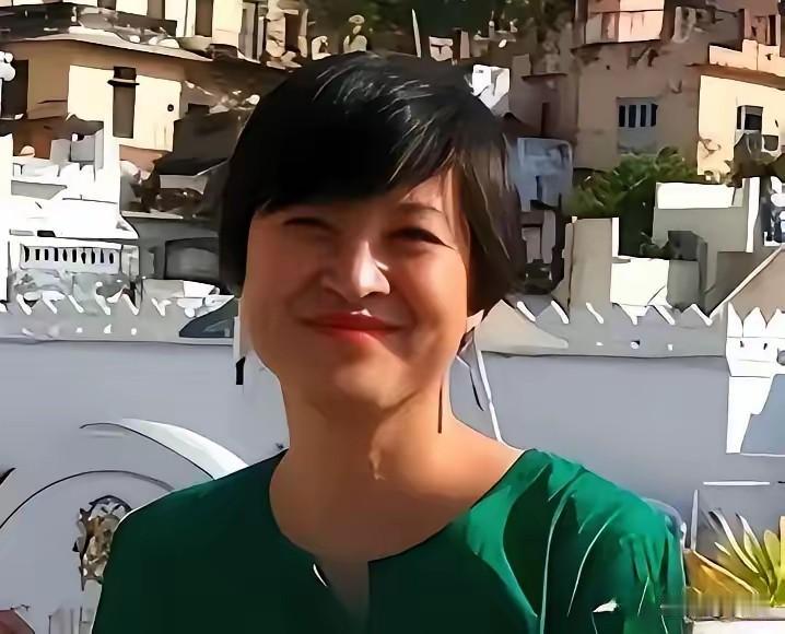 读了袁莉登在《纽约时报》的文章，觉得她又蠢又坏！她为了急着向美方表忠心，硬