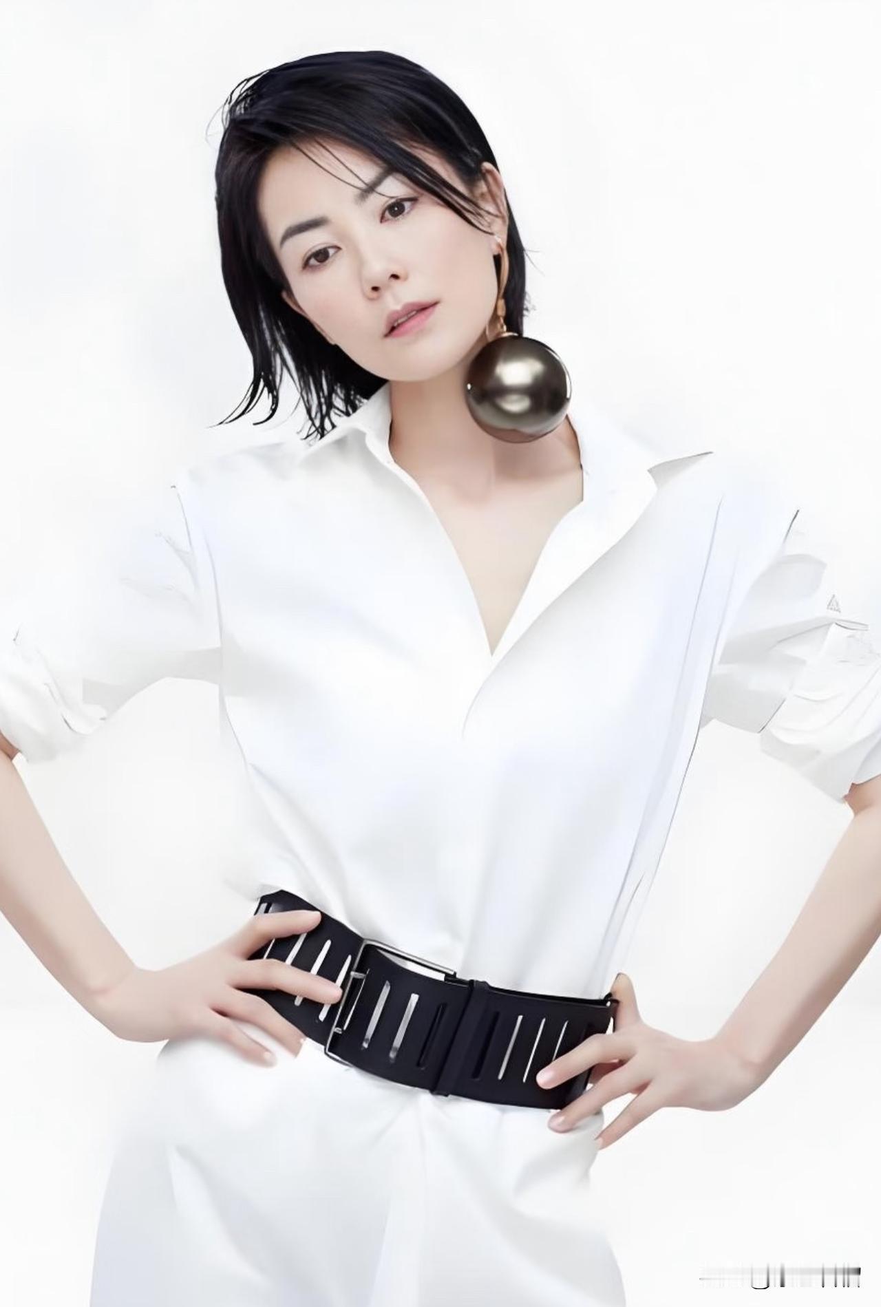 王菲确认加盟!天后王菲成为本届最后一位确认加盟春晚的演员，这是王菲第六次加盟春